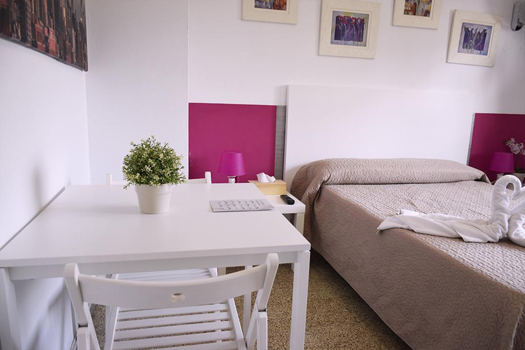 Valencia Suits You Centro Historico, Establecimiento Automatizado-Fast Auto Check In&Out, Solo Para Adultos-Adults Only المظهر الخارجي الصورة